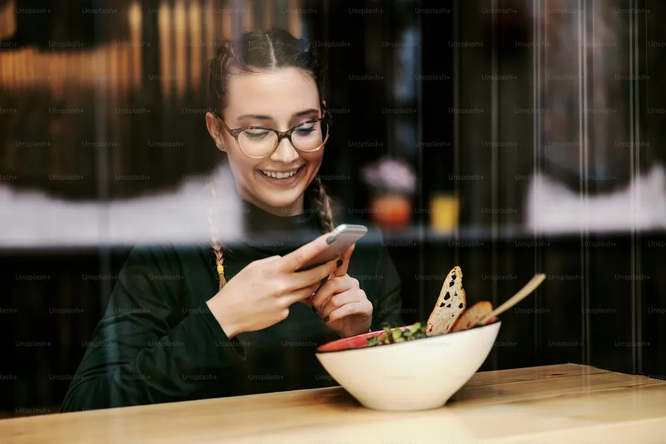 Retail Media and Influencer Marketing: How CPG Brands Connect the Two hero image